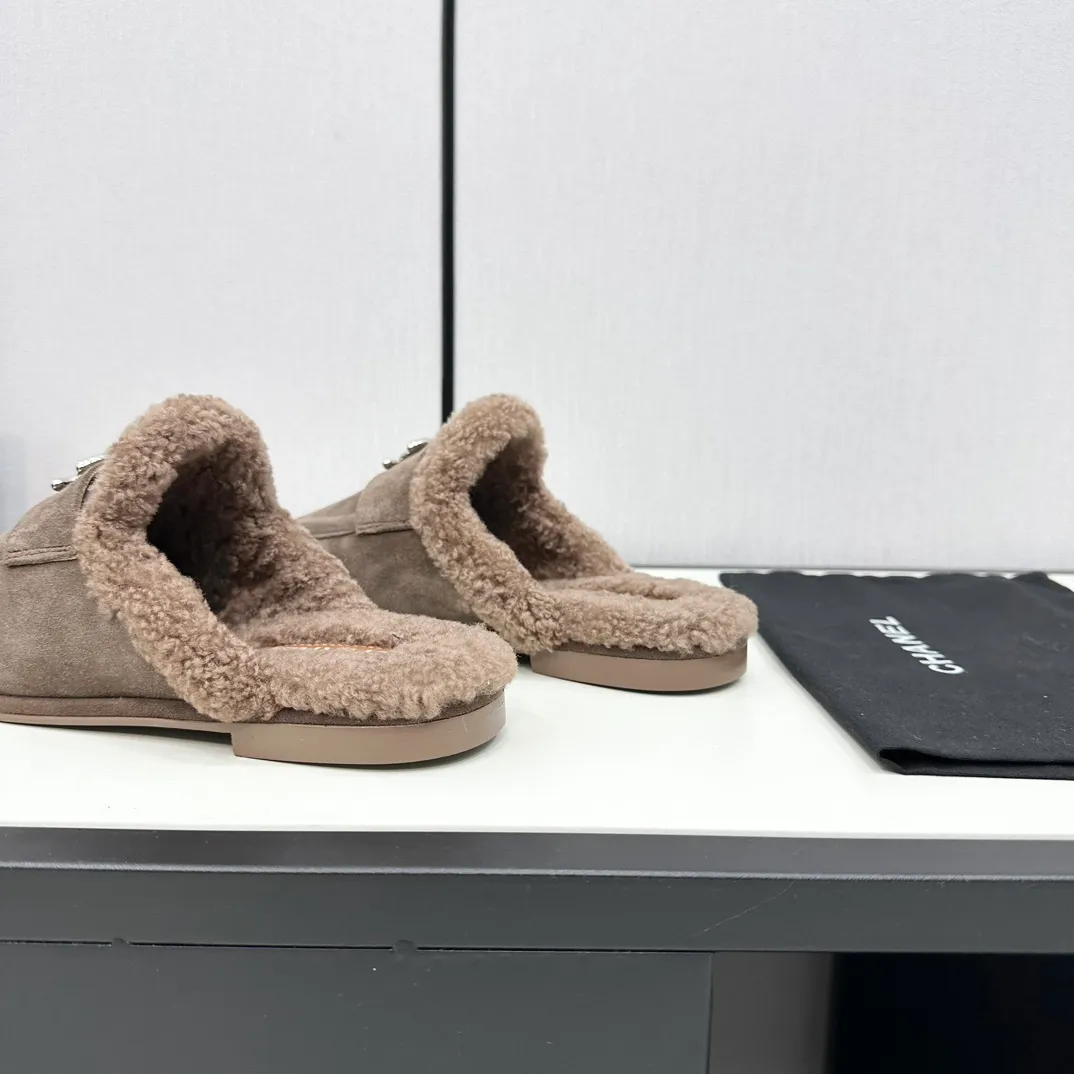 👟👟Ex-factory price 600👟👟Chanel 24K new furry loafers and Teddy furry shoes for autumn and winter. Very comfortable. Maillard brown is still very suitable for autumn and winter~ Suede upper, fur lining integrated, leather outsole Size: 35-39, other sizes are customized